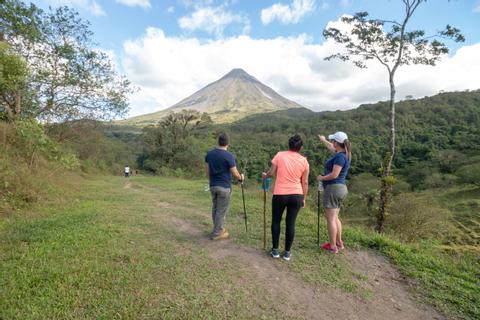 Tour 2 en 1 Catarata La Fortuna y Caminata por el Volcán Costa Rica